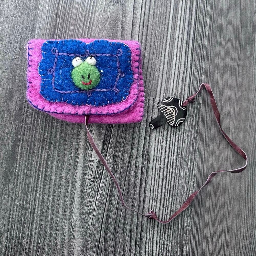 frog hand knit made wallet coin bag